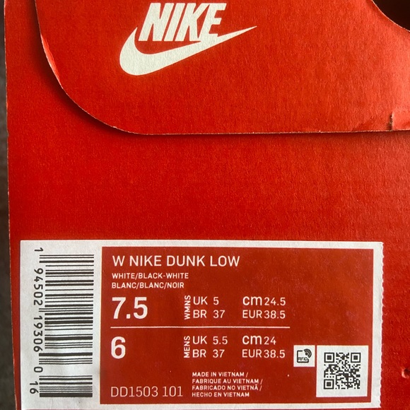*SOLD* Nike Dunk Low “Panda” - Picture 4 of 4